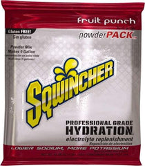 Sqwincher - 47.66 oz Pack Fruit Punch Activity Drink - Powdered, Yields 5 Gal - Top Tool & Supply