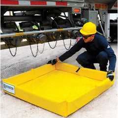 UltraTech - 75 Gal 18 oz PVC Containment Berm, Mini-Foam Wall - 1/2' High x 6' Wide x 4" Long - Top Tool & Supply