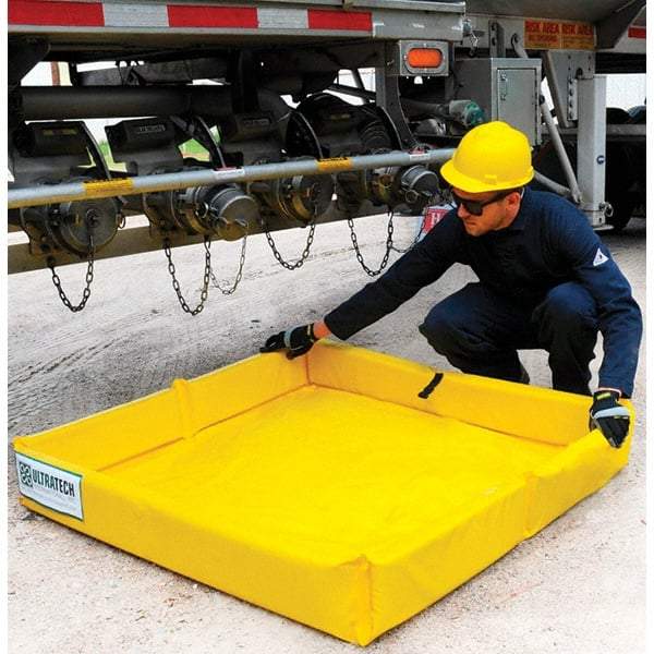 UltraTech - 15 Gal 18 oz PVC Containment Berm, Mini-Foam Wall - 1/2' High x 2' Wide x 2" Long - Top Tool & Supply