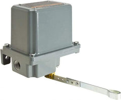 Square D - 7 and 9 NEMA Rated, DPST, Float Switch Pressure and Level Switch - 575 VAC, Line-Load-Load-Line Terminal - Top Tool & Supply