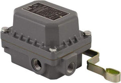 Square D - 4 NEMA Rated, DPST, Float Switch Pressure and Level Switch - 575 VAC, Line-Load-Load-Line Terminal - Top Tool & Supply