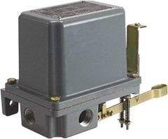 Square D - 7 and 9 NEMA Rated, DPST-DB, Float Switch Pressure and Level Switch - 575 VAC, Line-Load-Load-Line Terminal - Top Tool & Supply