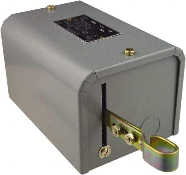 Square D - 1 NEMA Rated, DPST-DB, Float Switch Pressure and Level Switch - 575 VAC, Line-Load-Load-Line Terminal - Top Tool & Supply