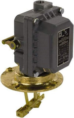 Square D - 4 NEMA Rated, DPST, Float Switch Pressure and Level Switch - 575 VAC, Line-Load-Load-Line Terminal - Top Tool & Supply