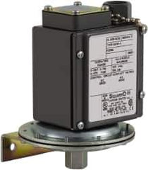 Square D - 4, 13 and 4X NEMA Rated, SPDT, 0.2 to 10 psi, Vacuum Switch Pressure and Level Switch - Adjustable Pressure, 120 VAC, 125 VDC, 240 VAC, 250 VDC, Screw Terminal - Top Tool & Supply