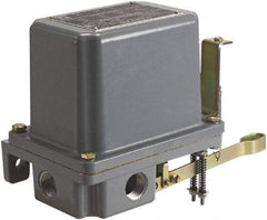 Square D - 4 NEMA Rated, DPST-DB, Float Switch Pressure and Level Switch - Line-Load-Load-Line Terminal - Top Tool & Supply