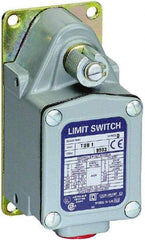 Square D - SPDT, NC/NO, 600 VAC, Screw Terminal, Rotary Head Actuator, General Purpose Limit Switch - 1, 2, 4, 12, 13 NEMA Rating, IP65, IP66, IP67 IPR Rating - Top Tool & Supply